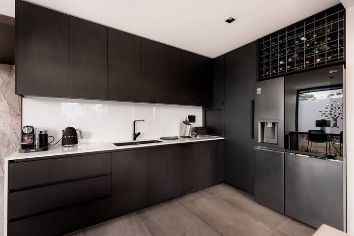 Boxwood V01A – 4BR w/ Cinema + Poolroom gallery image 5