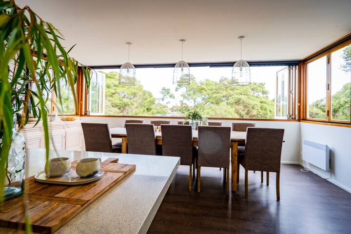 Heated Pool,Spa,Bay Views,500m to Beach, Sorrento! gallery image 4