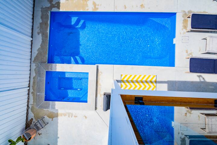 Heated Pool,Spa,Bay Views,500m to Beach, Sorrento! gallery image 2