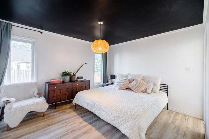 Beautiful Lindenwoods Home! gallery image 5