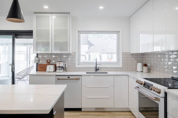 Beautiful Lindenwoods Home! gallery image 4