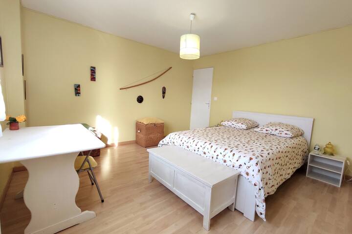 Piso: Quarto 2
(16 m ²) com cama de casal grande 140 x 200