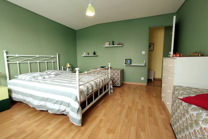 Piso: Quarto 3
(15 m ²) com cama de casal grande 140 x 190