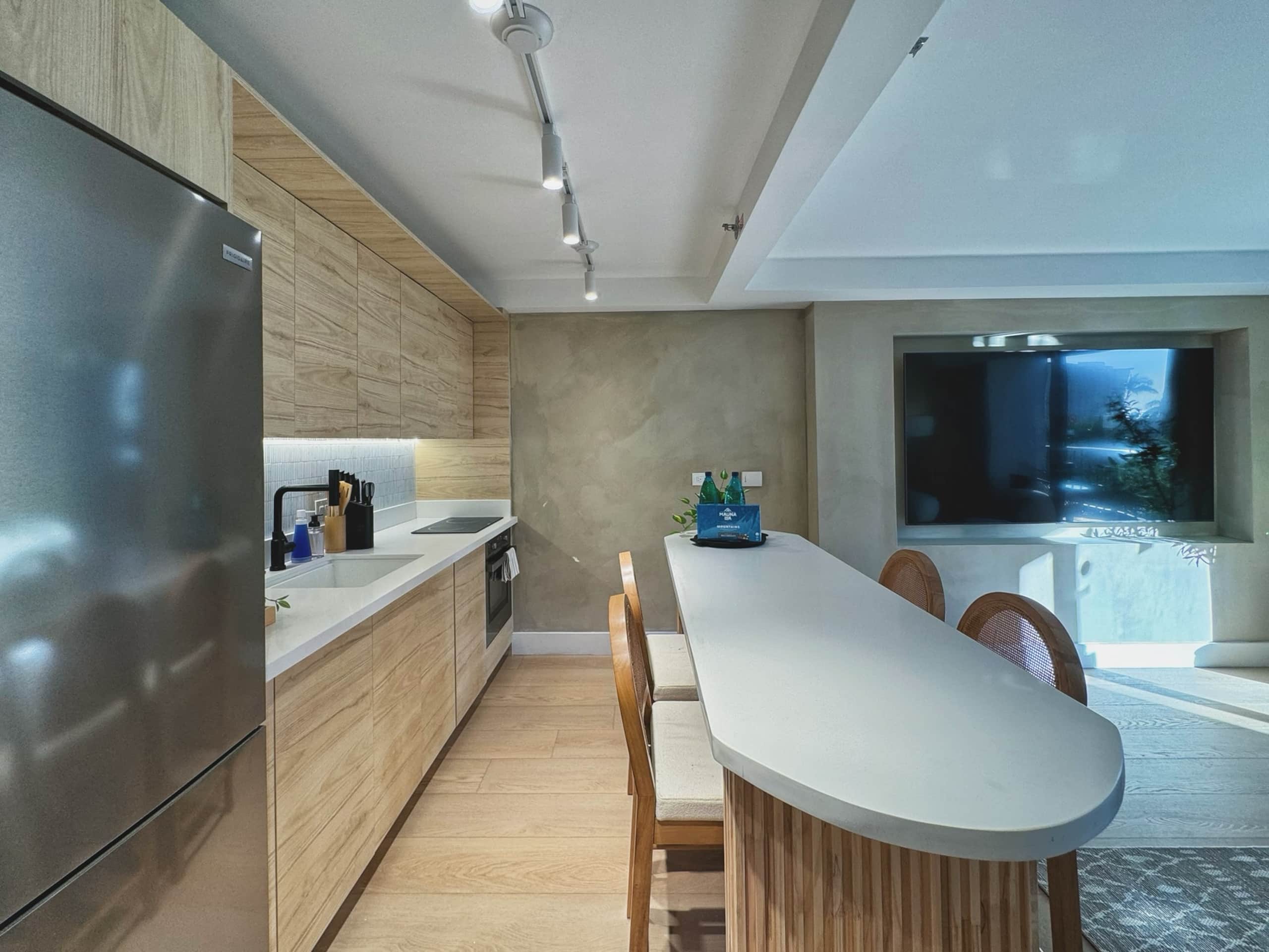 *Close to Beach Modern 1BR in Waikiki w/Parking* - Image 17