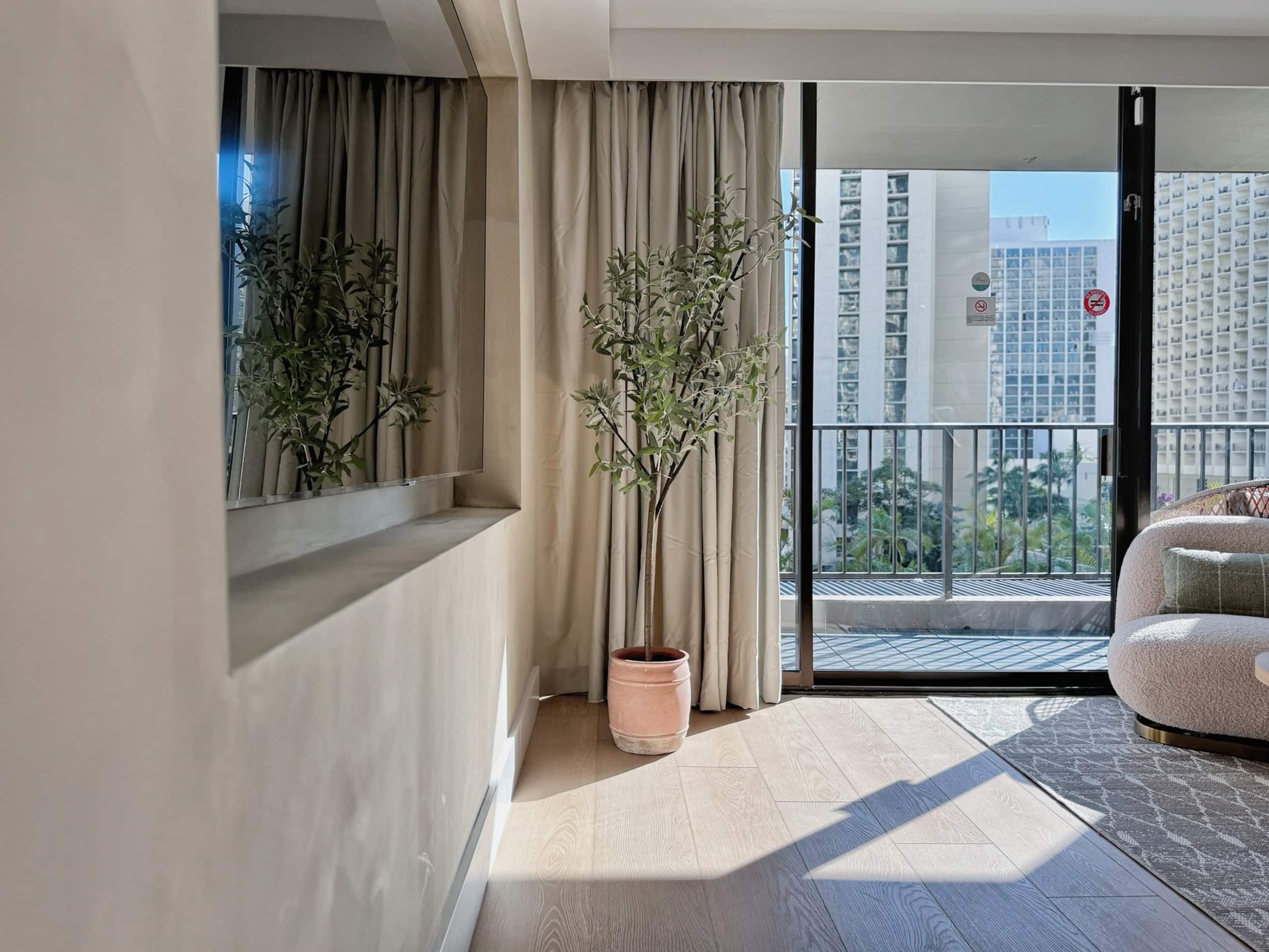 *Close to Beach Modern 1BR in Waikiki w/Parking* - Image 9