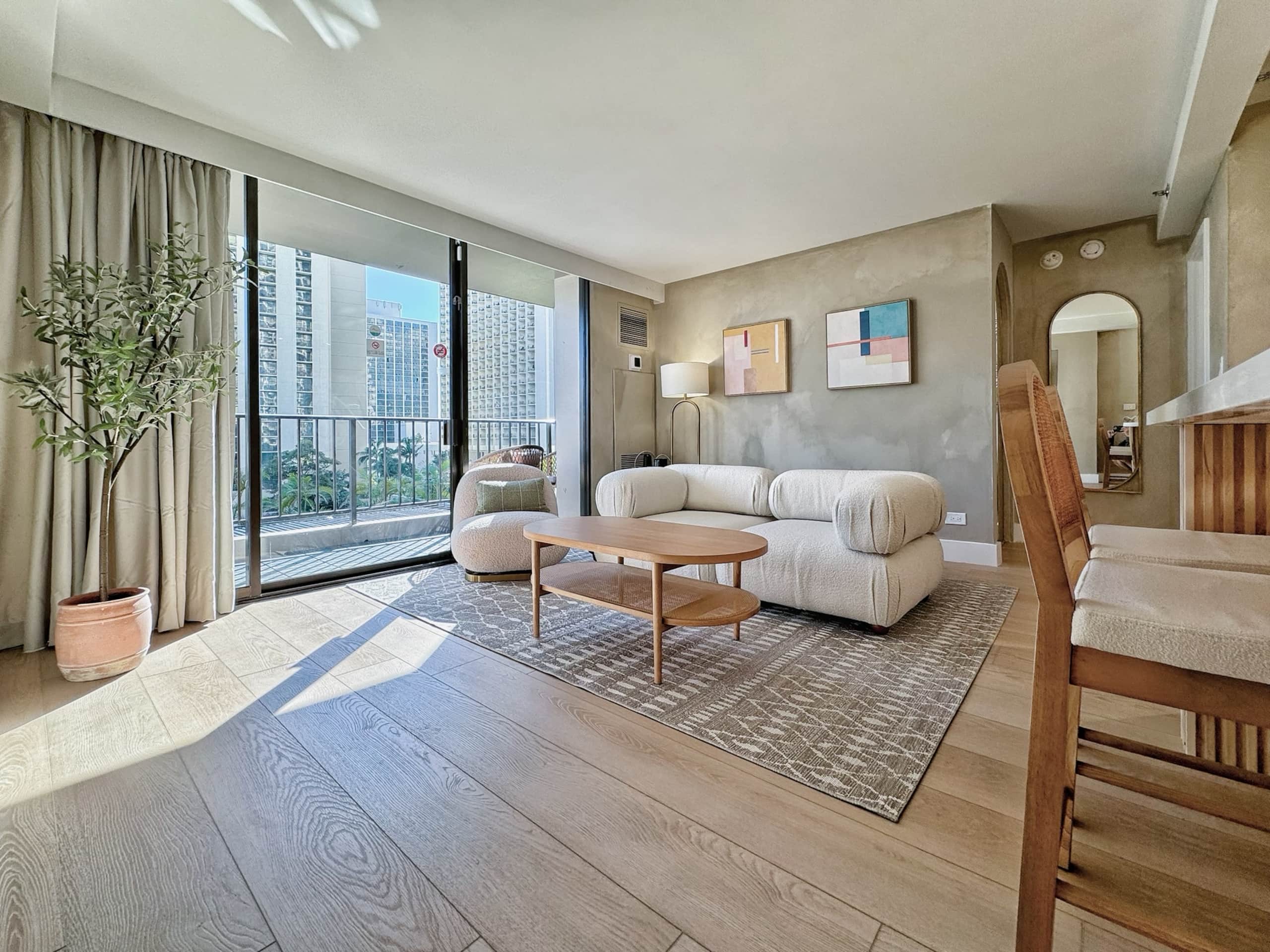 *Close to Beach Modern 1BR in Waikiki w/Parking* - Image 5