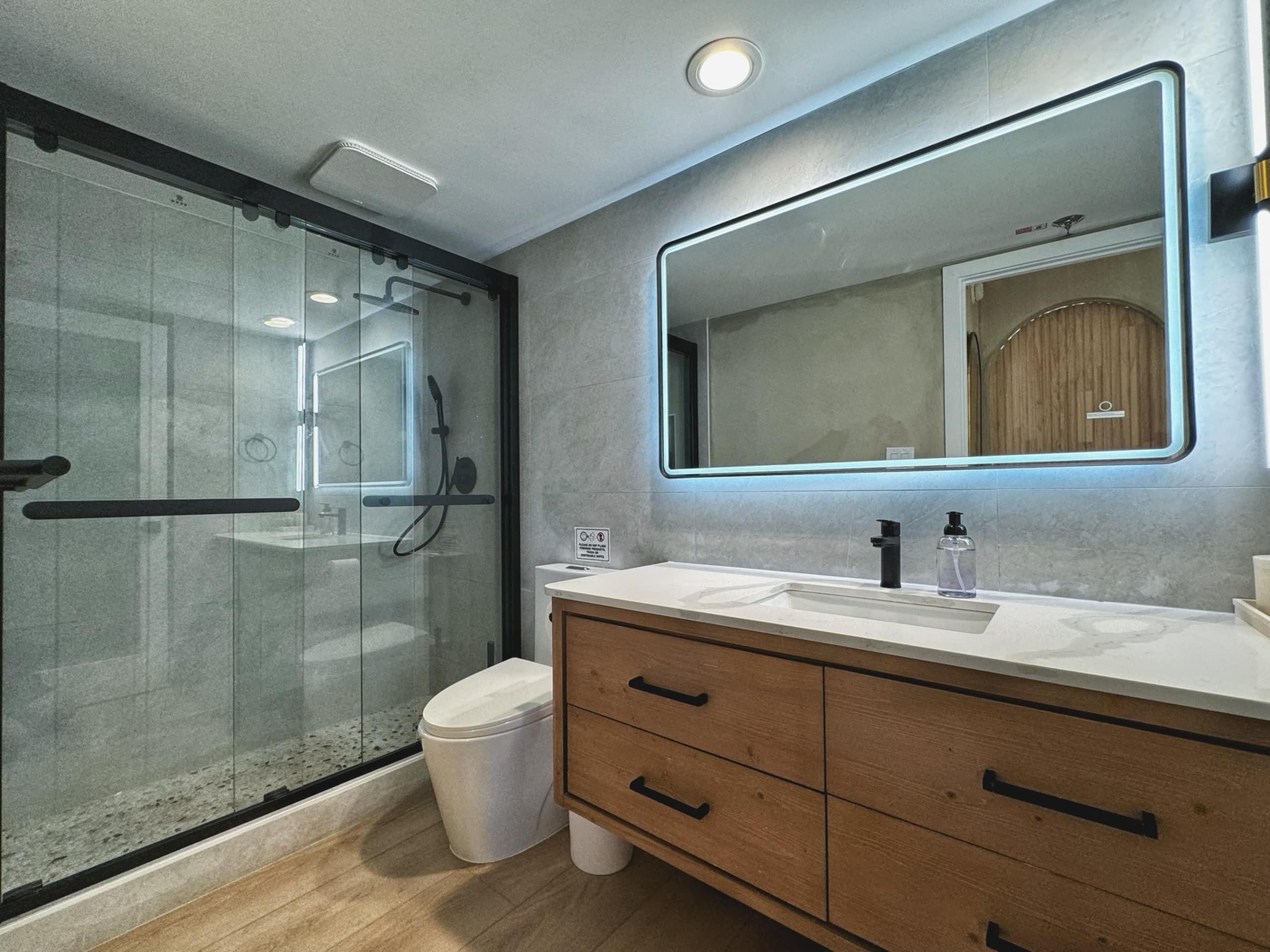 *Close to Beach Modern 1BR in Waikiki w/Parking* - Image 37
