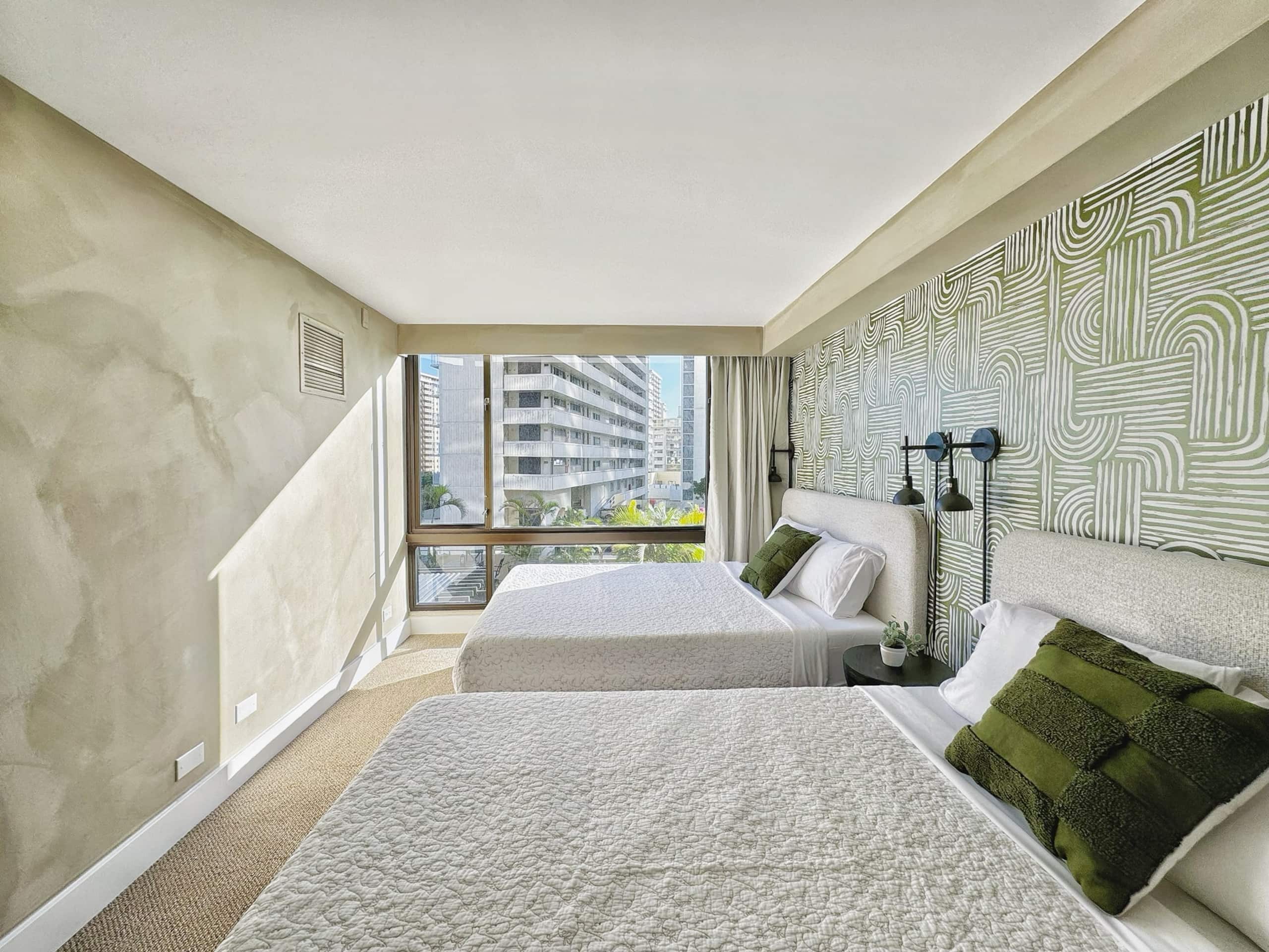 *Close to Beach Modern 1BR in Waikiki w/Parking* - Image 1