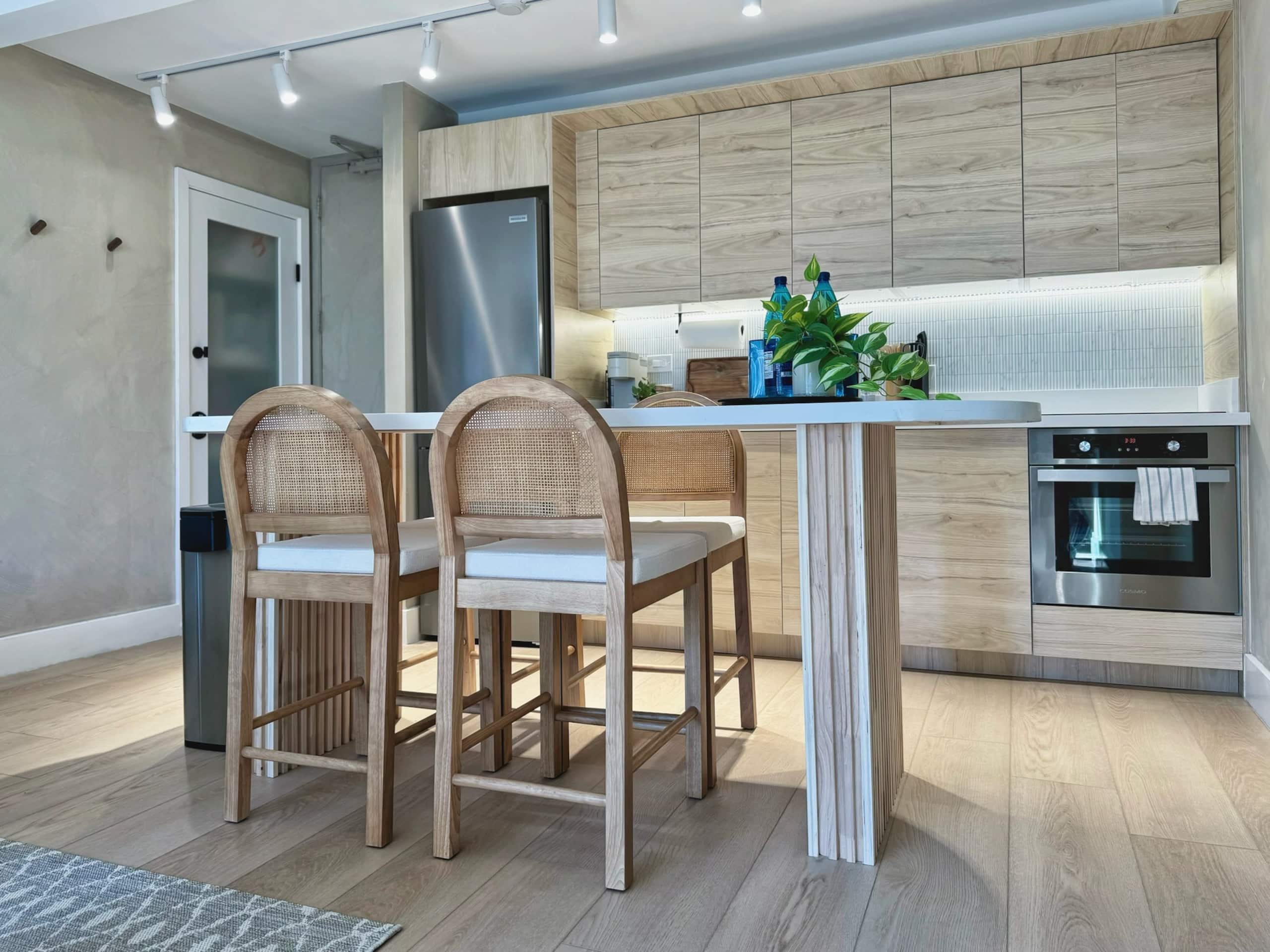 *Close to Beach Modern 1BR in Waikiki w/Parking* - Image 23