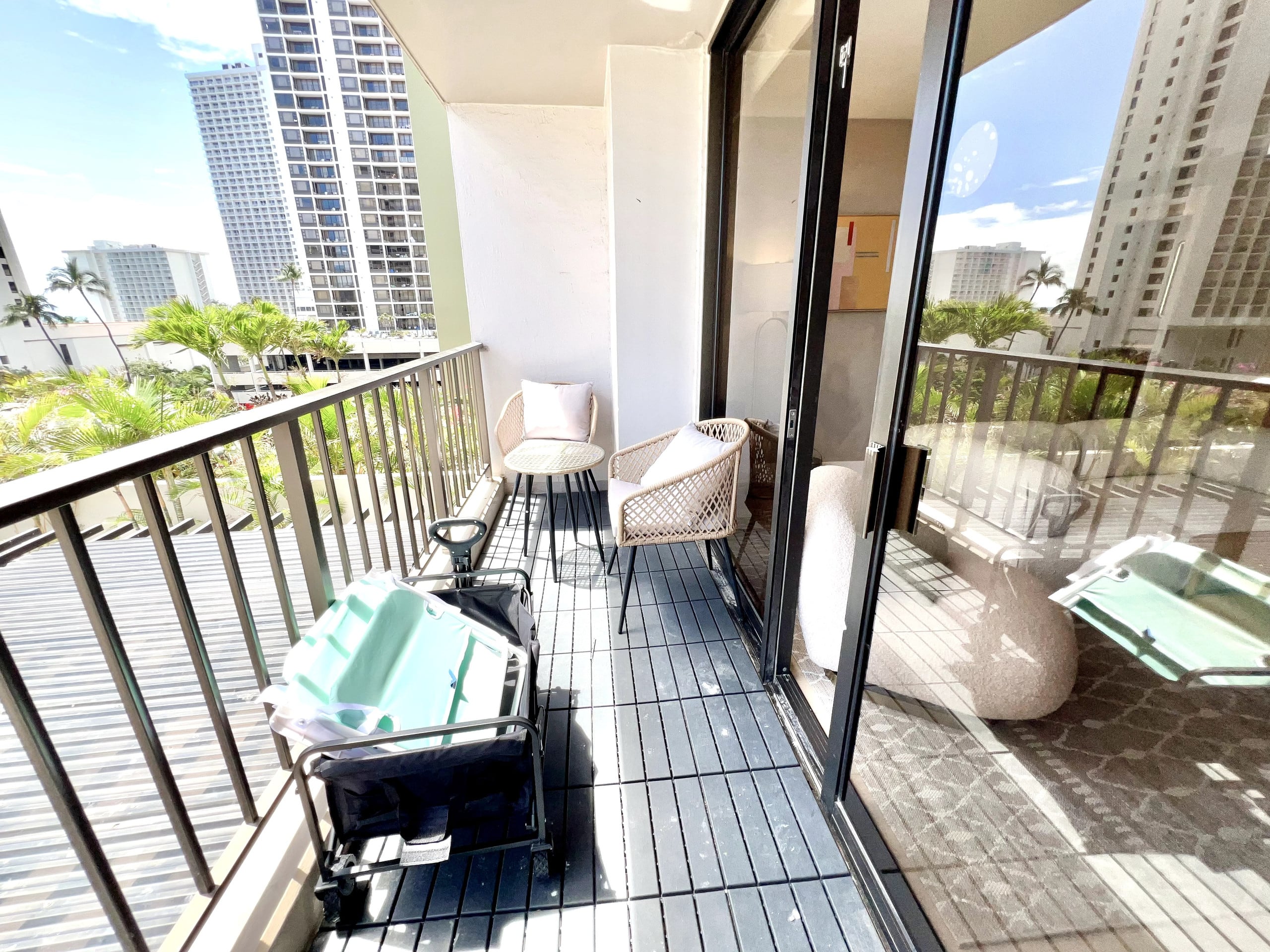 *Close to Beach Modern 1BR in Waikiki w/Parking* - Image 41
