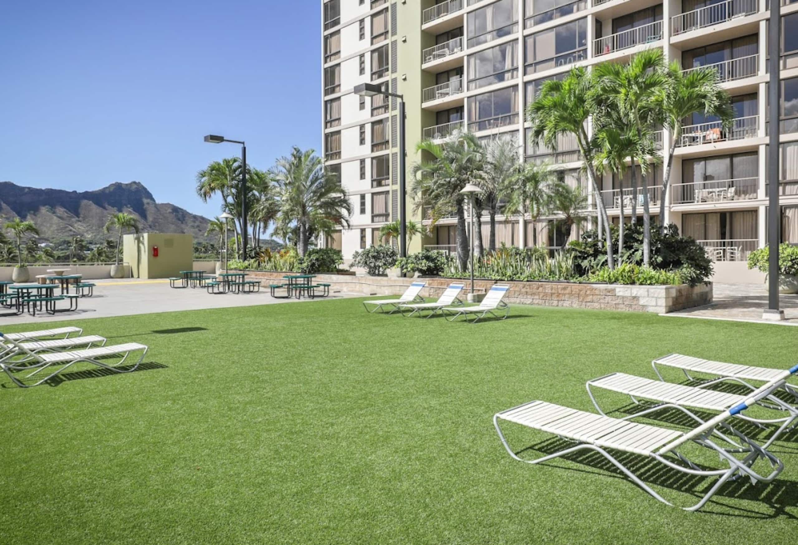 *Close to Beach Modern 1BR in Waikiki w/Parking* - Image 46