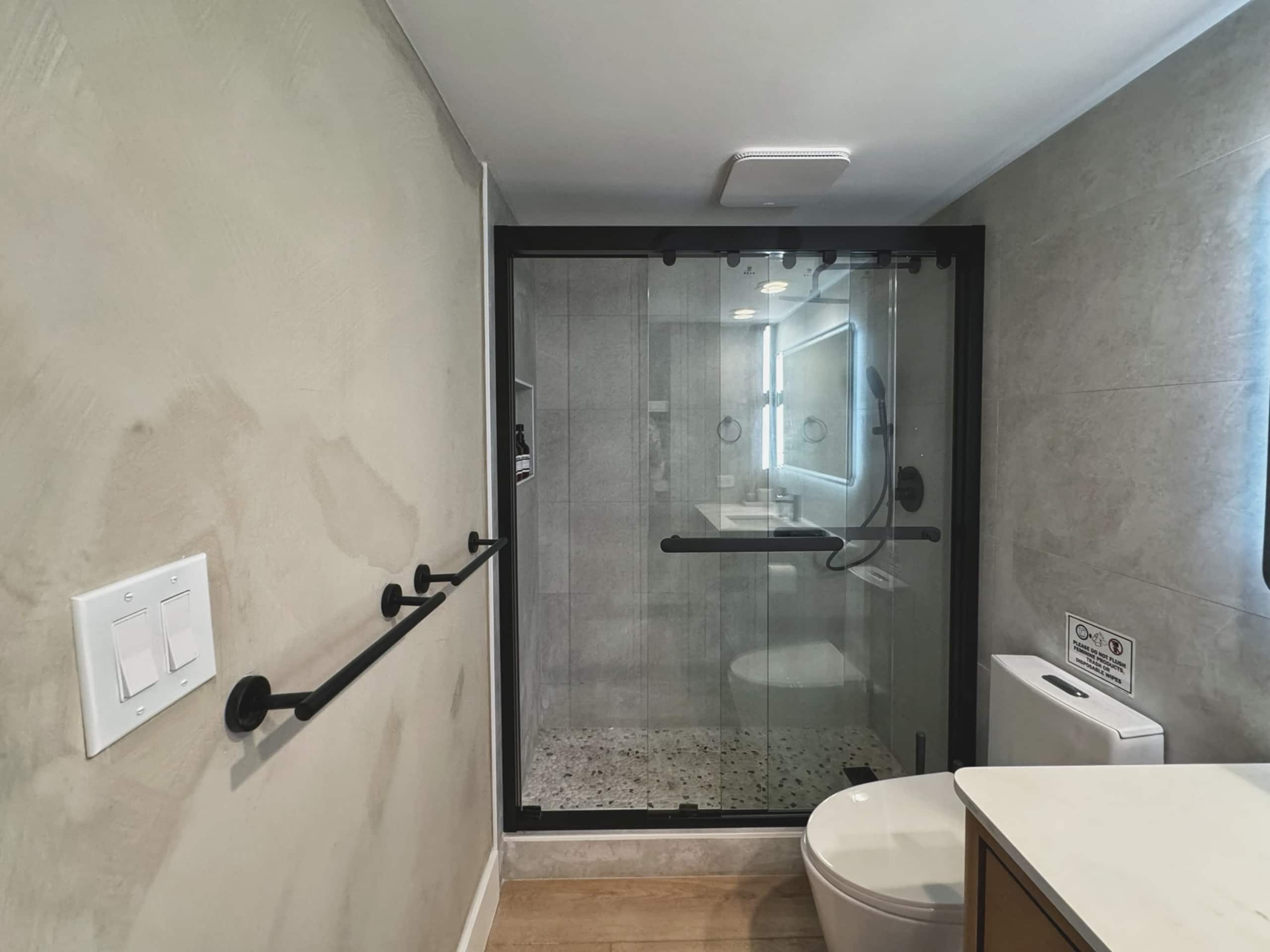 *Close to Beach Modern 1BR in Waikiki w/Parking* - Image 39