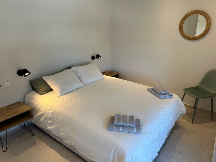 double bed 150cm x 190cm