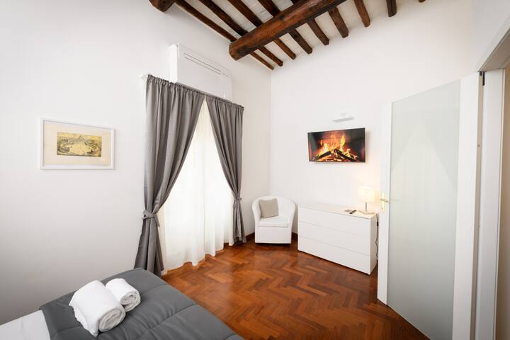 Mommy’s – Vatican House gallery image 4