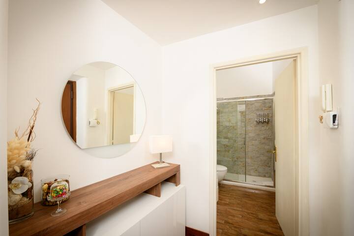 Mommy’s – Vatican House gallery image 2