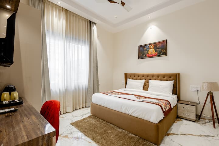7Bhk Villa Vista With Pool Greater Noida.