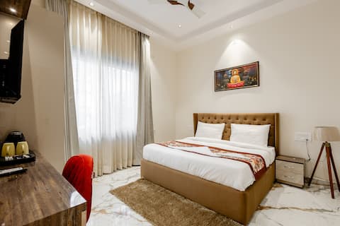 7Bhk Vista Villa With Pool In Greater Noida