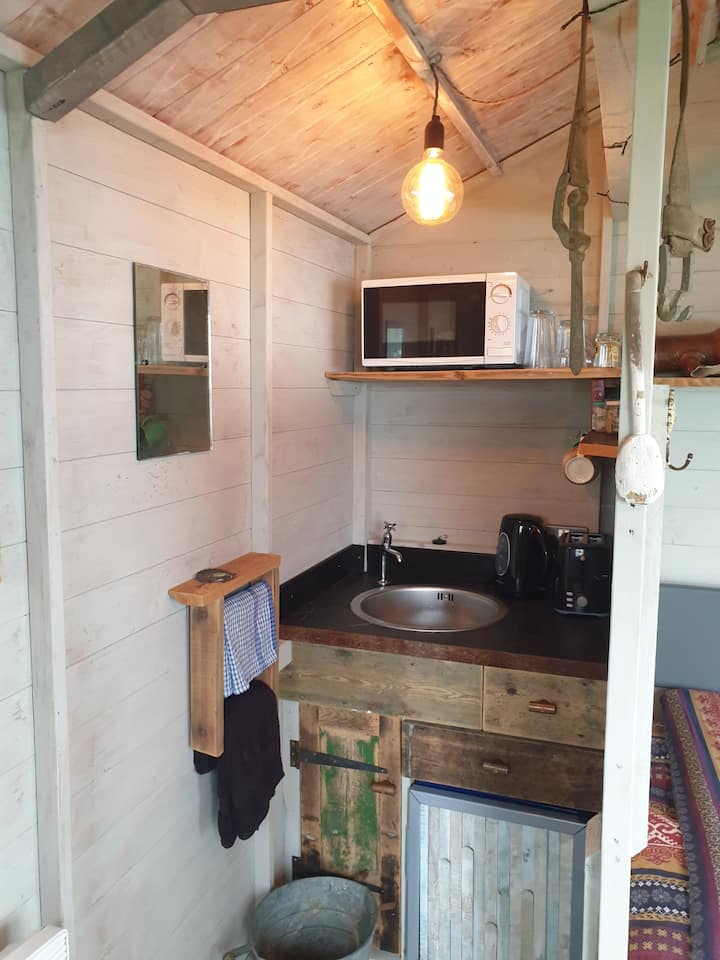 Sied Rhydlyd 
(Rusty Shed) - Aberdaron