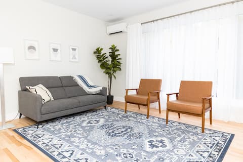 Top Airbnb: Apartment in Little Italy (Jean-Talon Market) in Rosemont–La Petite Patrie