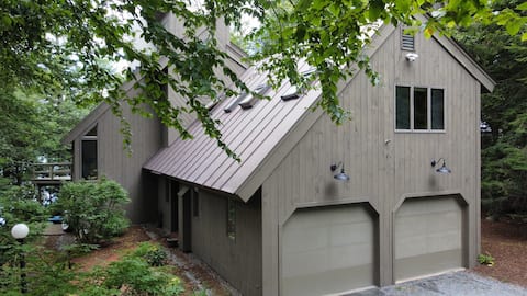 Lakefront Home on Eastman Pond!