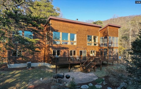 WV Mountain Paradise With Hot Tub and Game Room