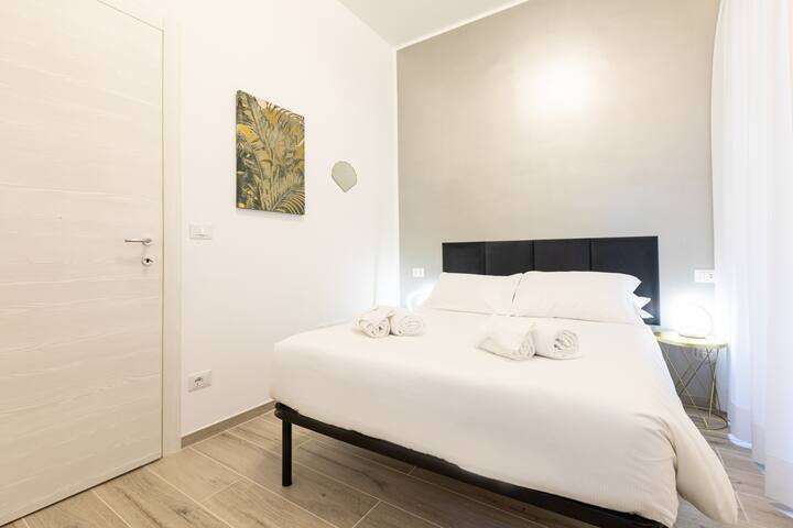 Trastevere Exclusive Three Bedroom Apartment gallery image 4