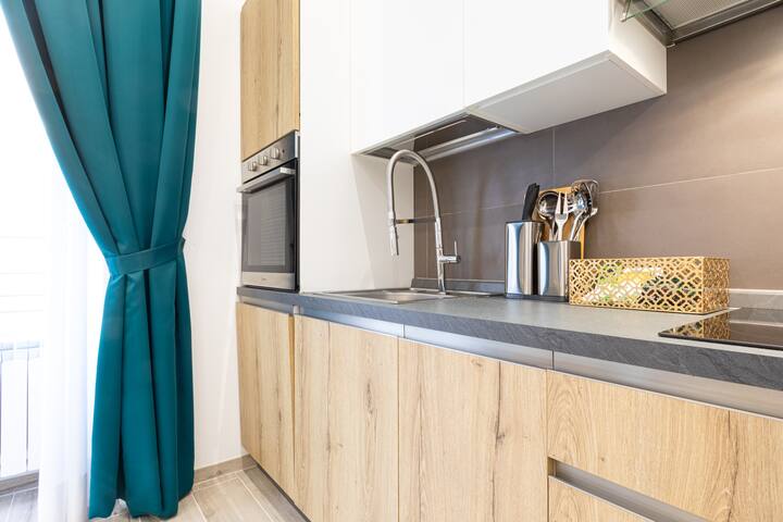 Trastevere Exclusive Three Bedroom Apartment gallery image 3