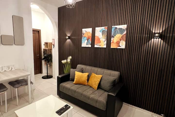 Cozy Nest: A Tiny City Charm Maisonette - Malta