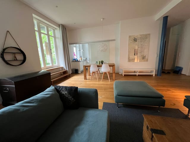 *Beautiful quiet 3 bedroom Flat * Inner-City!