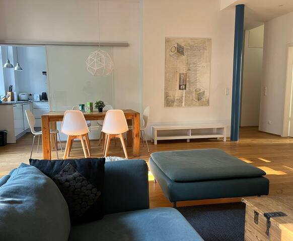 *Beautiful quiet 3 bedroom Flat * Inner-City! gallery image 2