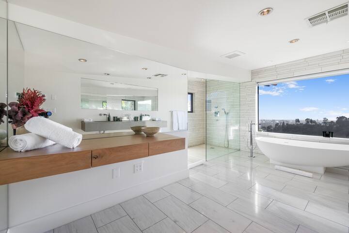 Summitridge: A Chic Sanctuary w/ Panoramic Views