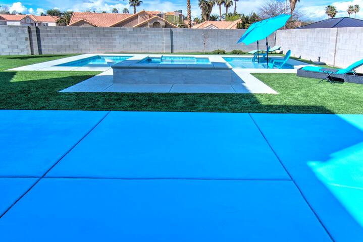 Gorgeous house with big backyard gallery image 2