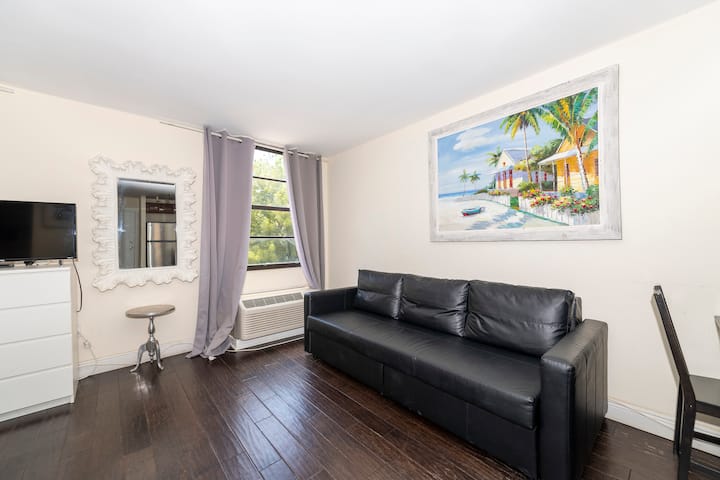 South Beach Studio Apartment - South Beach, FL