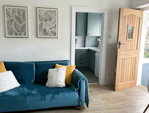 Popular Airbnb listing: Bluebird Cottage Honley Holmfirth in Kirklees