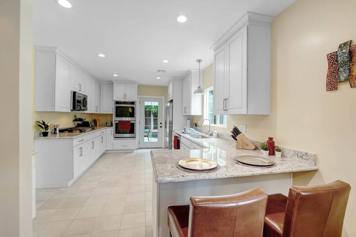 Beautiful Sherman Oaks Oasis gallery image 3