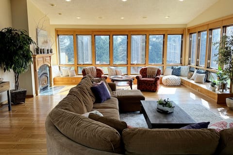 A+ Country Getaway | Rooftop Deck | Pet Friendly