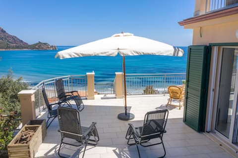 Successful Airbnb property: Panoramic villa 60m from the sea, apt3. IUN P7951 in Tertenia