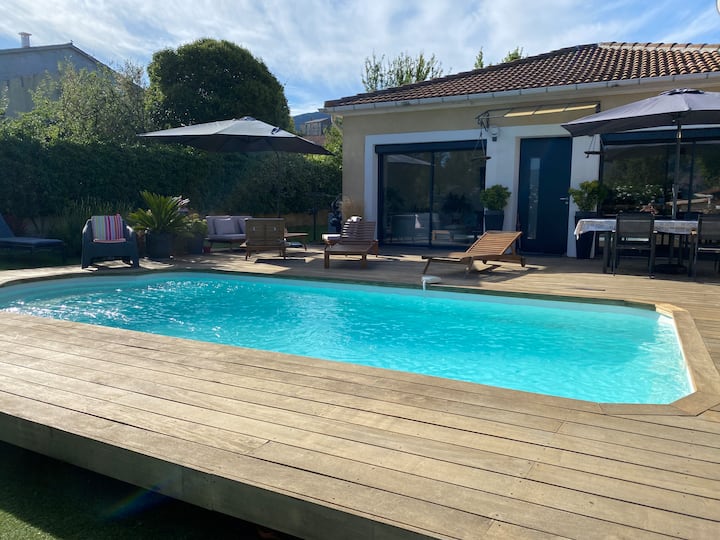 2 bedroom villa with pool 10 km from the beaches