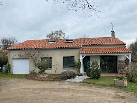 Maison en bord de rivière.