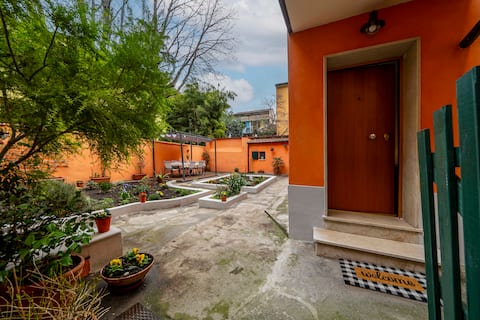 [City centre] Beautiful cottage with garden