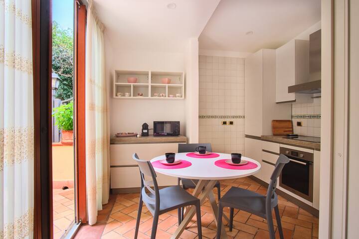 Pink Star Napoli Luxury Apartment (Napoli Chiaia) gallery image 5