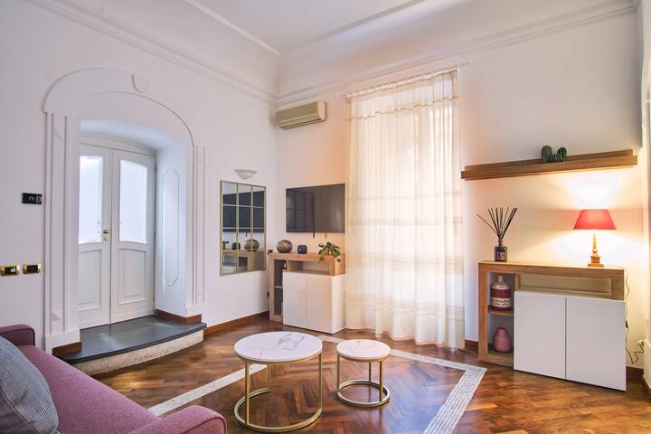 Pink Star Napoli Luxury Apartment (Napoli Chiaia) gallery image 3