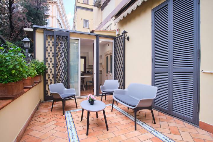 Pink Star Napoli Luxury Apartment (Napoli Chiaia) gallery image 4