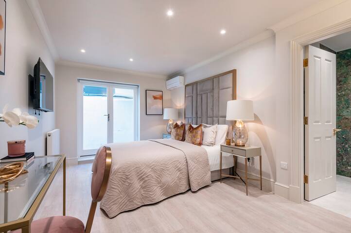 Hyde Park Suite 1 gallery image 3