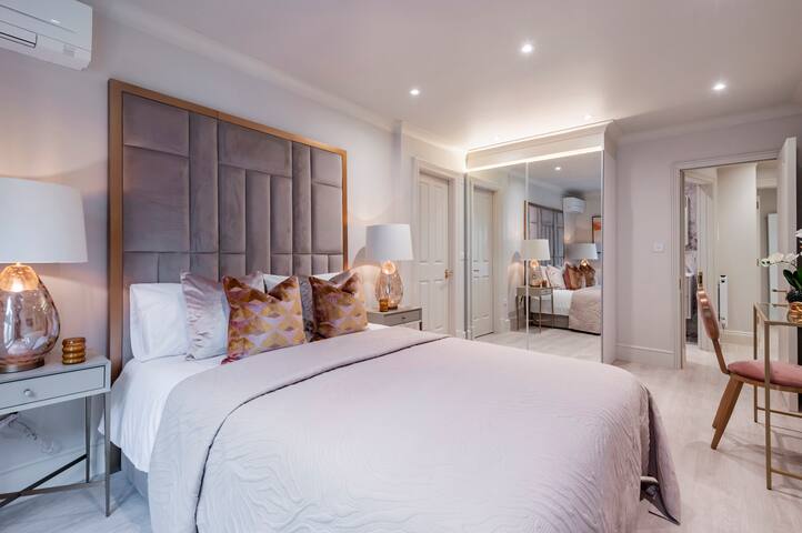 Hyde Park Suite 1 gallery image 2