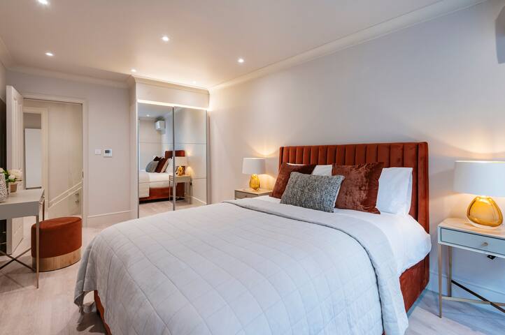 Hyde Park Suite 1 gallery image 4