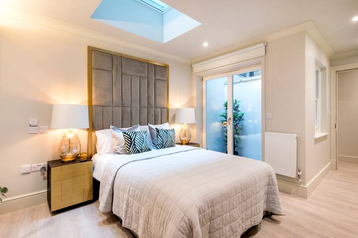 Hyde Park Suite 2 gallery image 2