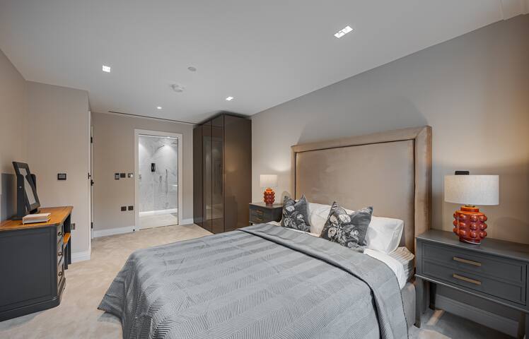 Luxury 2 bedroom flat in Kensington A/C w lifts gallery image 2
