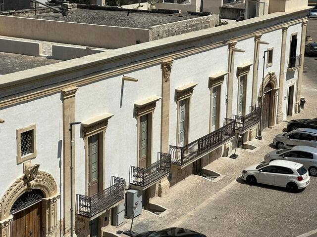 Palazzo Giustiniani Il Doge, private heated pool gallery image 2