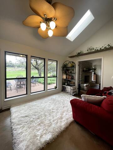 Austin Hill Country Vacation Home – Pool, Big Yard gallery image 3